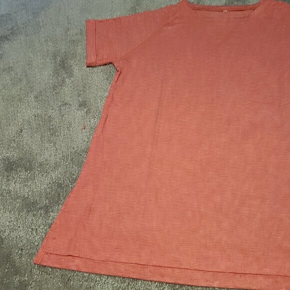 🔥3/$42 w FREE SHIPPING🔥 NWOT tshirt - Picture 2 of 5